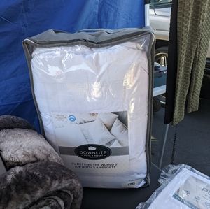 Downlite Hotel & Resort Hungarian White Goose Down Comforter